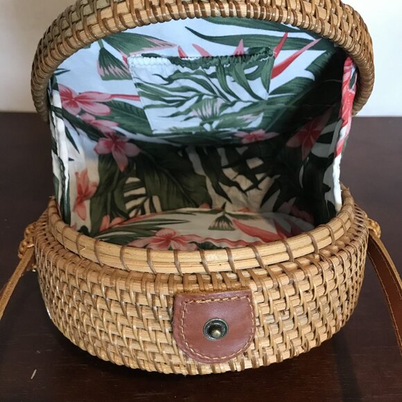 Round Wicker Crossbody Handbag With Leather Strap & Tropical Print Lining - Picture 3 of 11